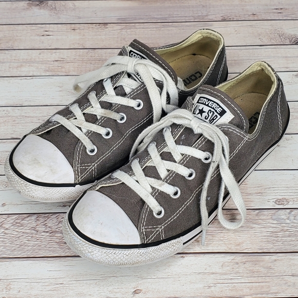 chuck taylor dainty charcoal